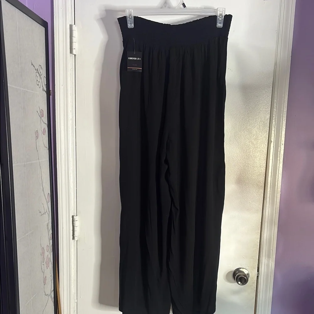 Black Women's Wide-Leg Pants - Picture 9 of 11